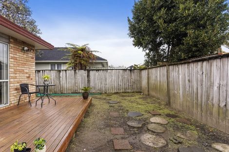 Photo of property in 19c Beach Road, Te Atatu Peninsula, Auckland, 0610