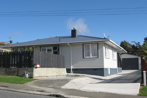 Photo of property in 45 Kenmore Street, Newlands, Wellington, 6037