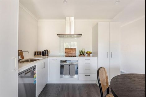 Photo of property in 2 Kumerahou Street, Kumeu, 0810