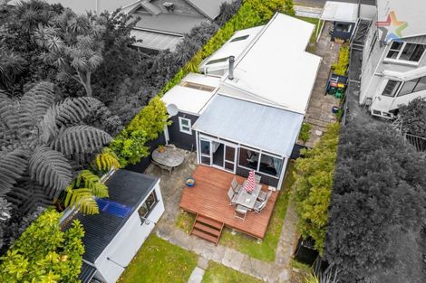 Photo of property in 6 Puriri Street, Eastbourne, Lower Hutt, 5013