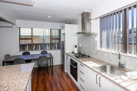 Photo of property in 1 Thornton Place, Melville, Hamilton, 3206