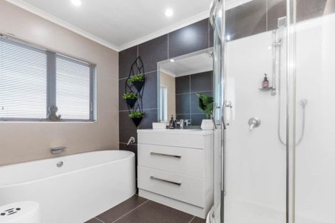 Photo of property in 9 Breon Place, Flat Bush, Auckland, 2016