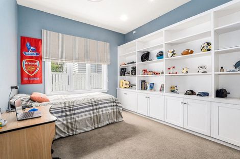 Photo of property in 61 Oroua Street, Eastbourne, Lower Hutt, 5013