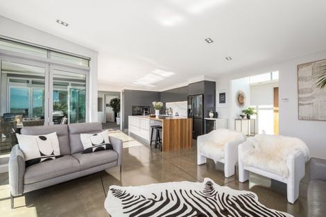 Photo of property in 32 Roys Road, Plimmerton, Porirua, 5026