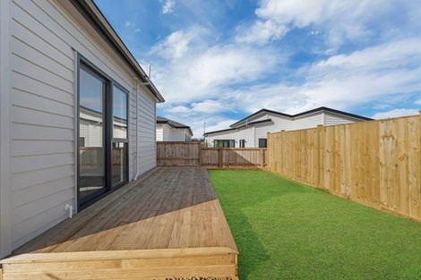 Photo of property in 31 Korowhiti Road, Clarks Beach, 2122