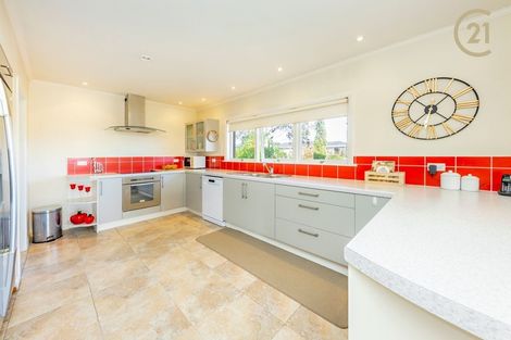 Photo of property in 2 Boundary Road, Opaheke, Papakura, 2113