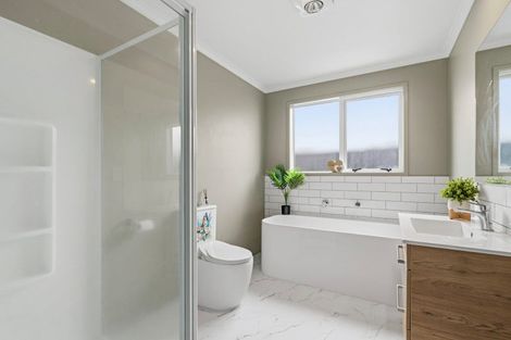 Photo of property in 10 Empire Crescent, Papamoa, 3118