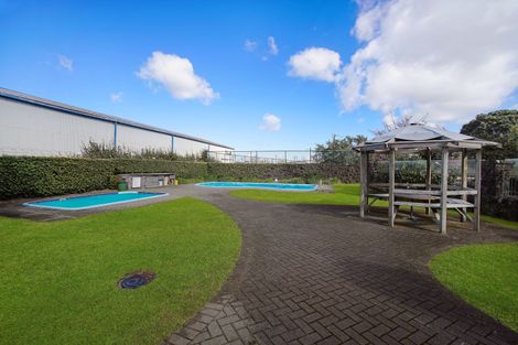 Photo of property in 68 Mountain Road, Henderson Valley, Auckland, 0612