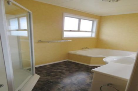 Photo of property in 6b Scott Street, Moturoa, New Plymouth, 4310