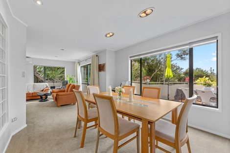 Photo of property in 140 Chelsea View Drive, Chatswood, Auckland, 0626