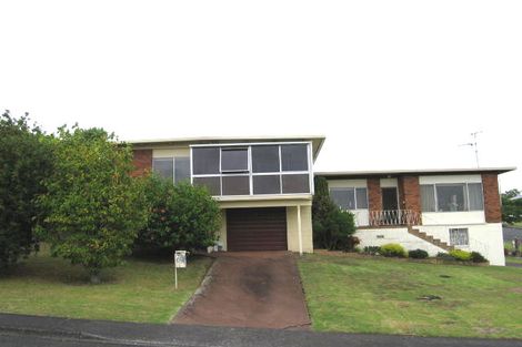 Photo of property in 54 Manhattan Heights, Glendene, Auckland, 0602