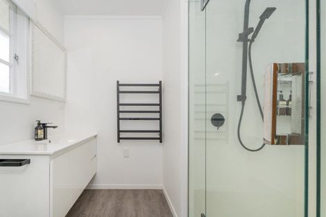 Photo of property in 8 Simpson Place, Whitianga, 3510