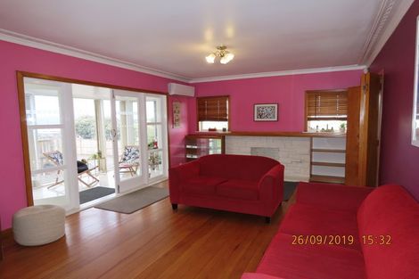 Photo of property in 19 Fairlea Road, Te Atatu South, Auckland, 0610