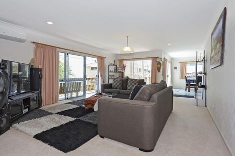 Photo of property in 25 Meadowviews Drive, Welcome Bay, Tauranga, 3112