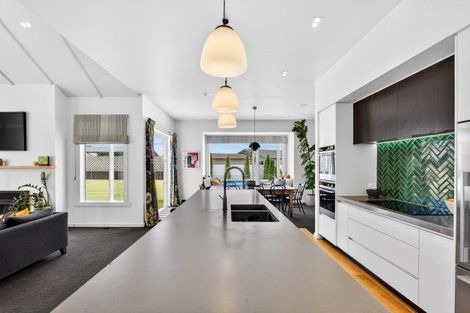 Photo of property in 27 Neeve Road, Taradale, Napier, 4112