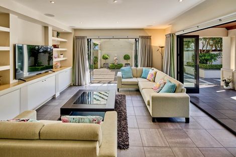 Photo of property in 15 Hautana Square, Woburn, Lower Hutt, 5010