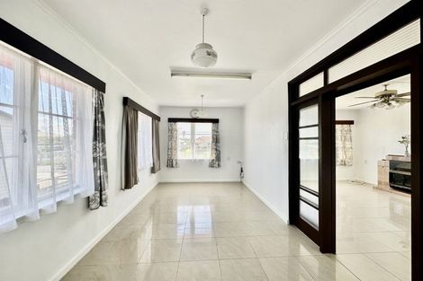 Photo of property in 15 Seddon Avenue, Papatoetoe, Auckland, 2104