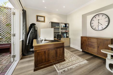 Photo of property in 210 Oriental Parade, Oriental Bay, Wellington, 6011