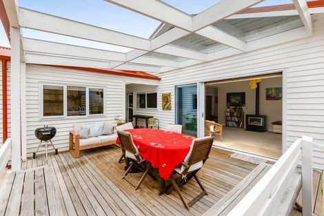 Photo of property in 4 Price Street, Westown, New Plymouth, 4310