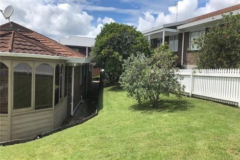 Photo of property in 84 Granville Drive, Massey, Auckland, 0614