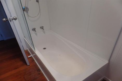 Photo of property in 16 Trojan Crescent, New Lynn, Auckland, 0600