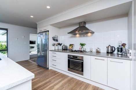 Photo of property in 8 Glen Wallace Road, Waipu, 0510