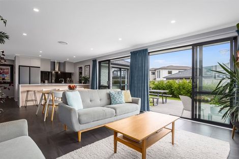 Photo of property in 25 Queen Charlotte Drive, Aotea, Porirua, 5024