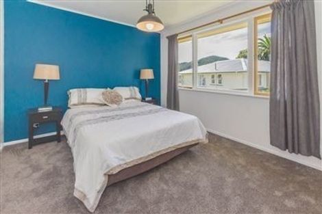 Photo of property in 8 Brazier Grove, Paraparaumu, 5032