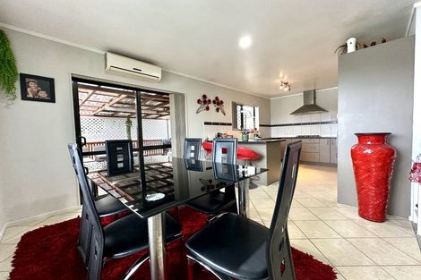 Photo of property in 60a Donovan Avenue, Massey, Auckland, 0614