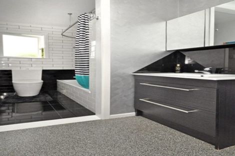 Photo of property in 86 Sylvan Crescent, Te Atatu South, Auckland, 0610