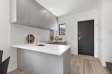 Photo of property in 1/77 Glenmore Road, Sunnyhills, Auckland, 2010