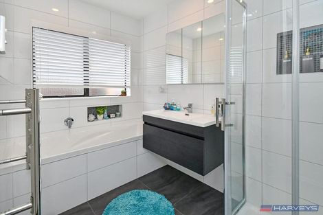 Photo of property in 49 Kuripaka Crescent, The Gardens, Auckland, 2105