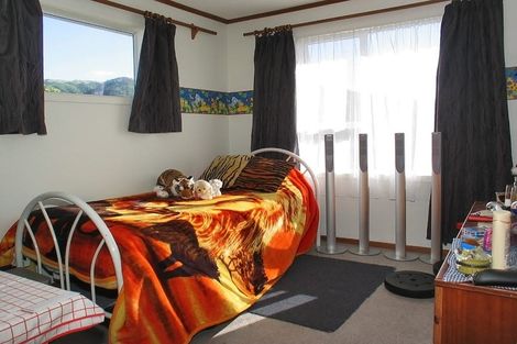 Photo of property in 10 Roberts Street, Tawa, Wellington, 5028