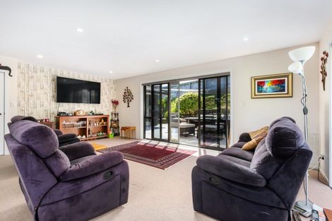 Photo of property in 6 Tasman Close, Aotea, Porirua, 5024