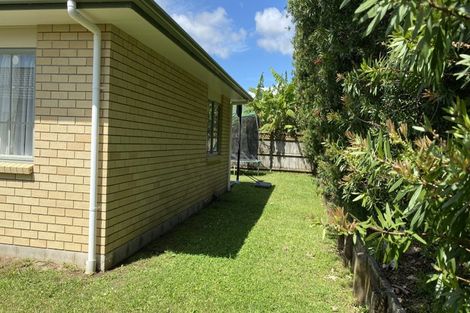 Photo of property in 16 Millington Place, Huntington Park, Auckland, 2013