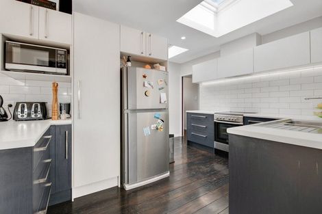 Photo of property in 16 St James Avenue, Helensville, 0800