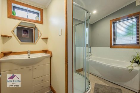 Photo of property in 9 Mountain View Road, Hikurangi, 0114