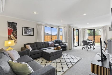 Photo of property in 48a Lewisham Street, Highland Park, Auckland, 2010