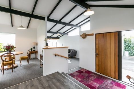 Photo of property in 10 Busby Hill, Havelock North, 4130