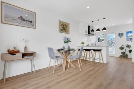 Photo of property in 1/11 Alston Avenue, Kelston, Auckland, 0602