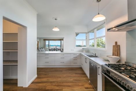 Photo of property in 5 Madeira Road, Bluff Hill, Napier, 4110