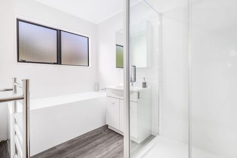 Photo of property in 19 Pehi Kupa Street, Waikanae, 5036