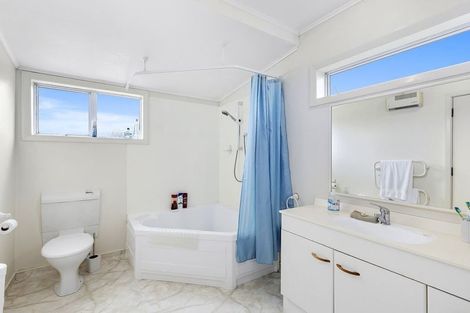 Photo of property in 9 Hampton Hill Road, Tawa, Wellington, 5028