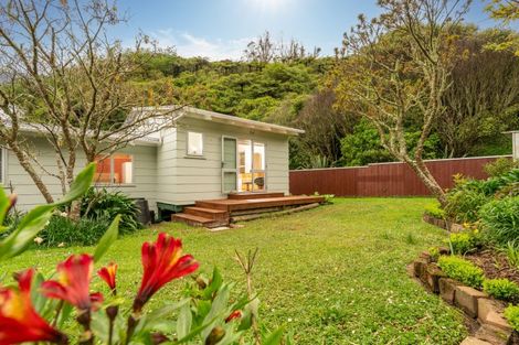 Photo of property in 12 Fiona Grove, Karori, Wellington, 6012