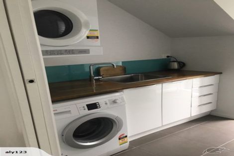 Photo of property in 18 Birkley Road, Bayswater, Auckland, 0622