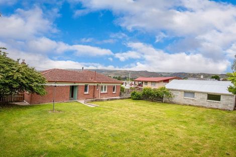 Photo of property in 18 Branxholm Street, Roxburgh, 9500