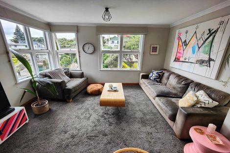 Photo of property in 6 View Road, Titahi Bay, Porirua, 5022