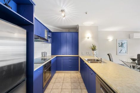 Photo of property in Endeavour Apartments, 21/125 Thorndon Quay, Pipitea, Wellington, 6011