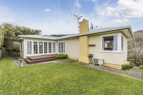 Photo of property in 63 Redwood Avenue, Tawa, Wellington, 5028