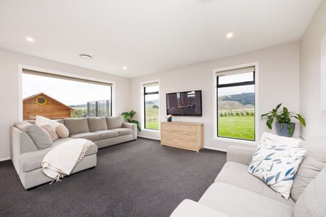 Photo of property in 180 Kingsdale Park Drive, Aokautere, Palmerston North, 4471